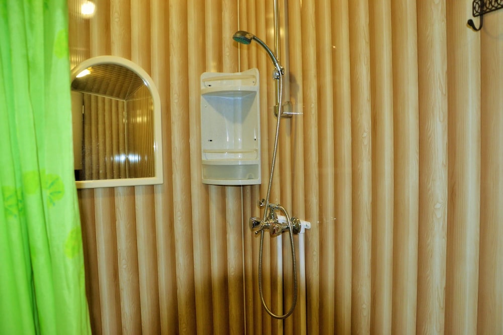 Comfort Cabin, Multiple Beds, Non Smoking photo 3