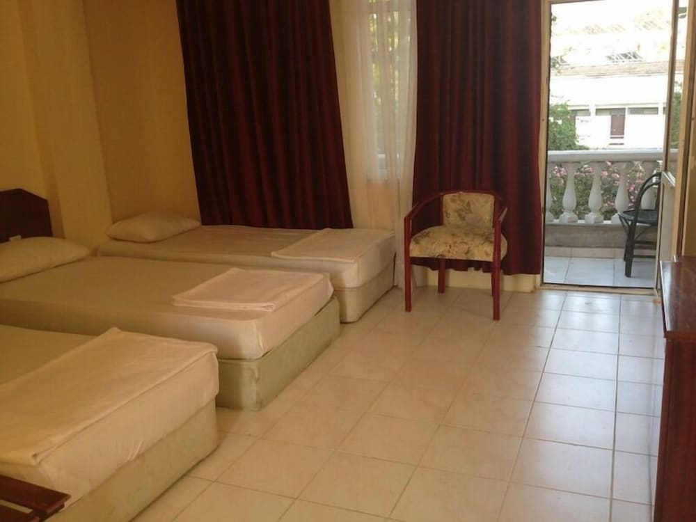 Deluxe Triple Room photo 1