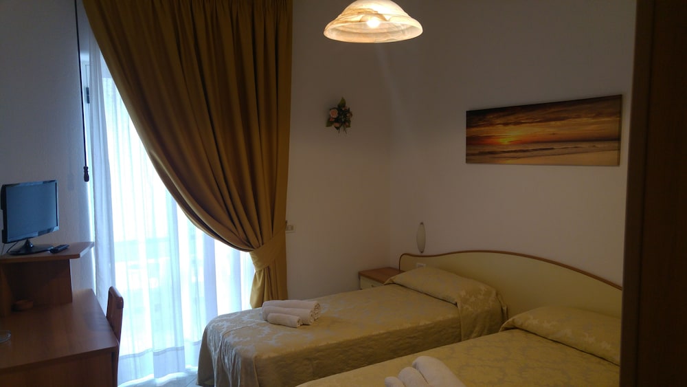 Double or Twin Room, Balcony, Garden View photo 3