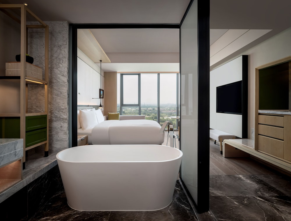 Room, 1 King Bed, City View - Photo 5