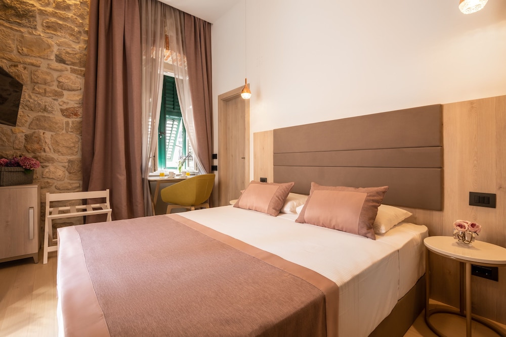 Standard Double Room, 1 Queen Bed, Non Smoking photo 2