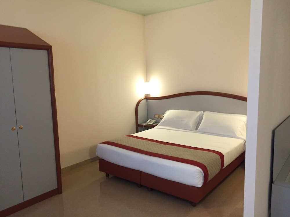 Deluxe Double Room Single Use, Balcony, City View photo 2