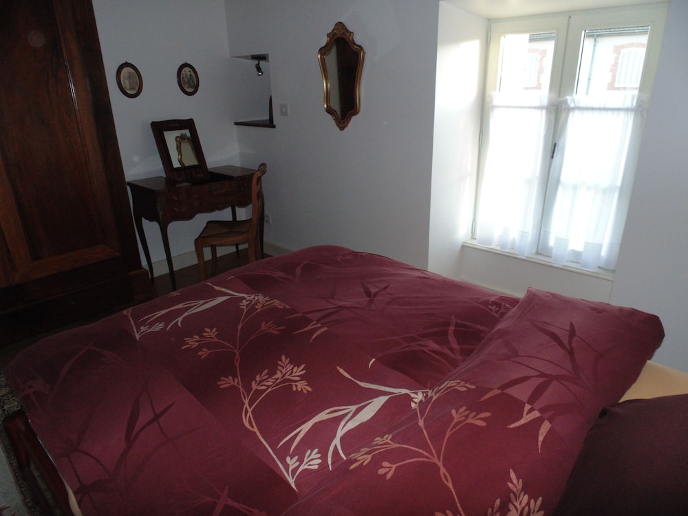 Double Room, Shared Bathroom (Cécile) photo 1