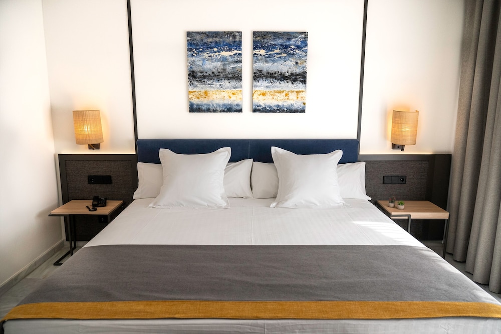Superior Room, Partial Sea View - Photo 2