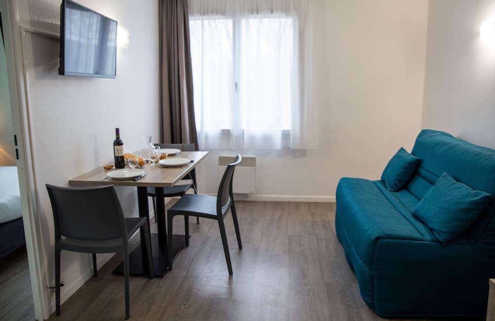 Family Apartment, 1 Bedroom - Photo 9