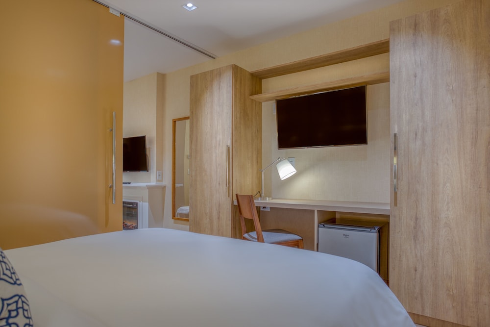 Superior Room, 1 Queen Bed, Non Smoking, Pool View photo 3