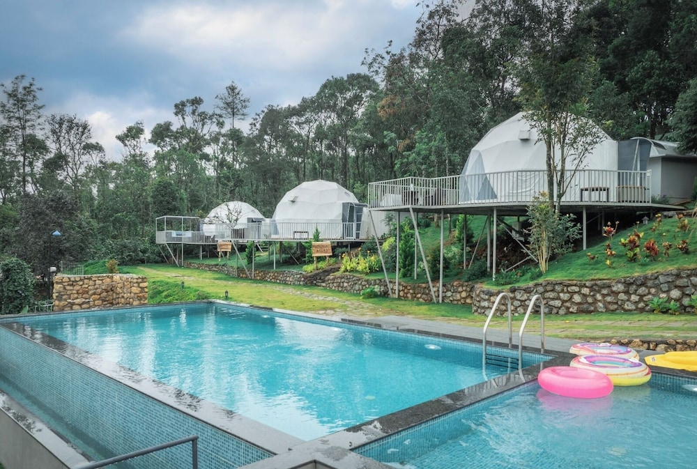Dome with Jacuzzi