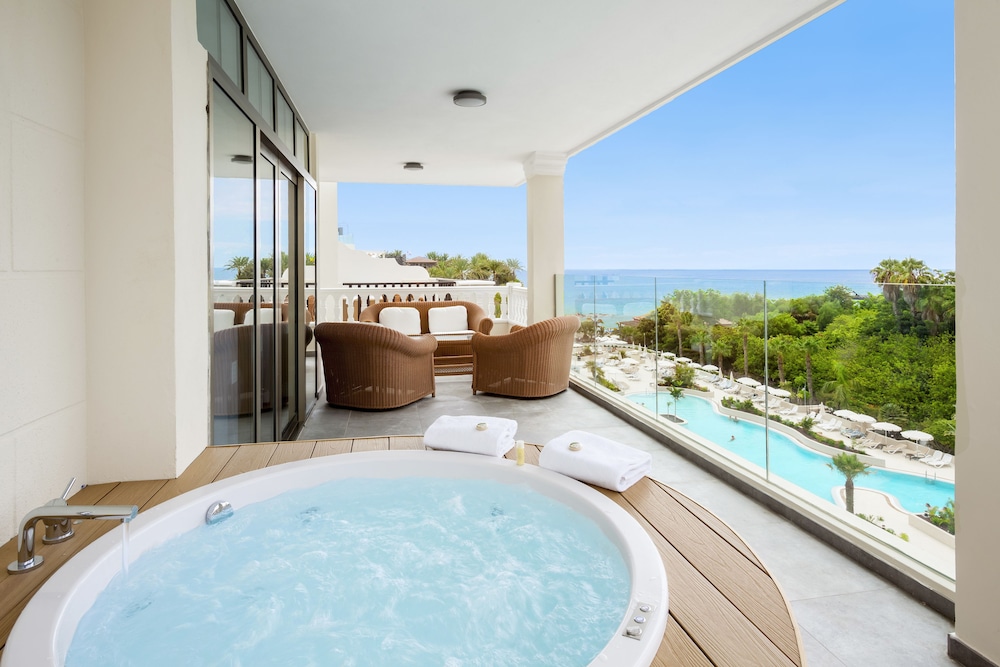 Suite, Hot Tub