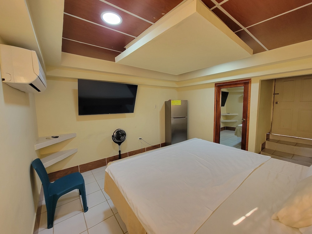 Premium Room, 1 King Bed photo 3