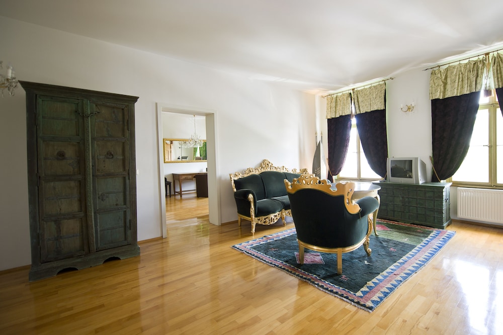Apartment photo 1