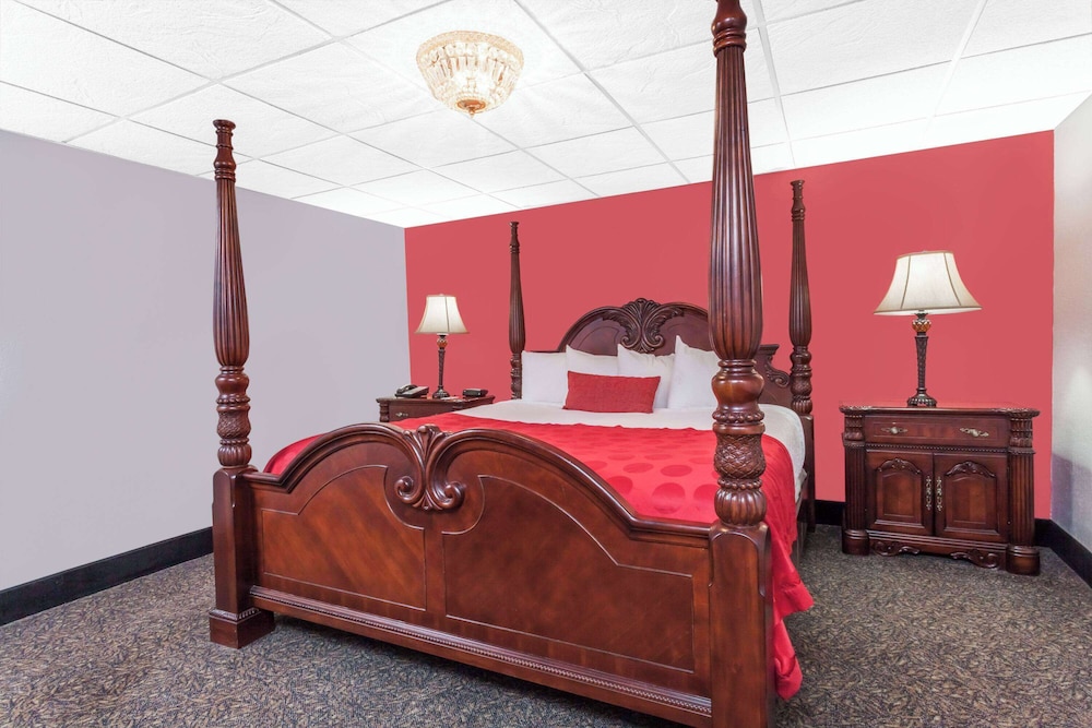 1 King and 1 Queen Bed, Two-Bedroom, Suite, Non-Smoking photo 2