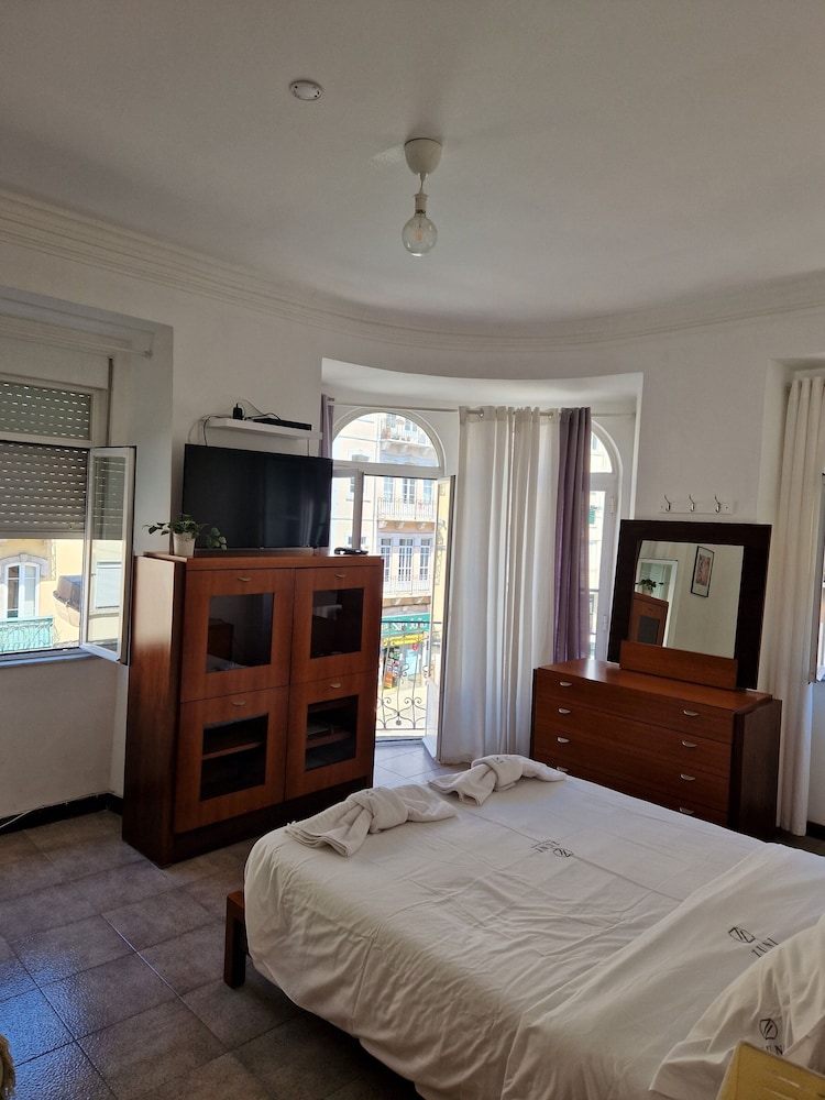 Panoramic Room, 1 Queen Bed, Shared Bathroom photo 3
