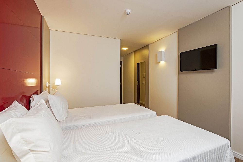 Standard Single Room (2 Twin Beds) - Photo 6