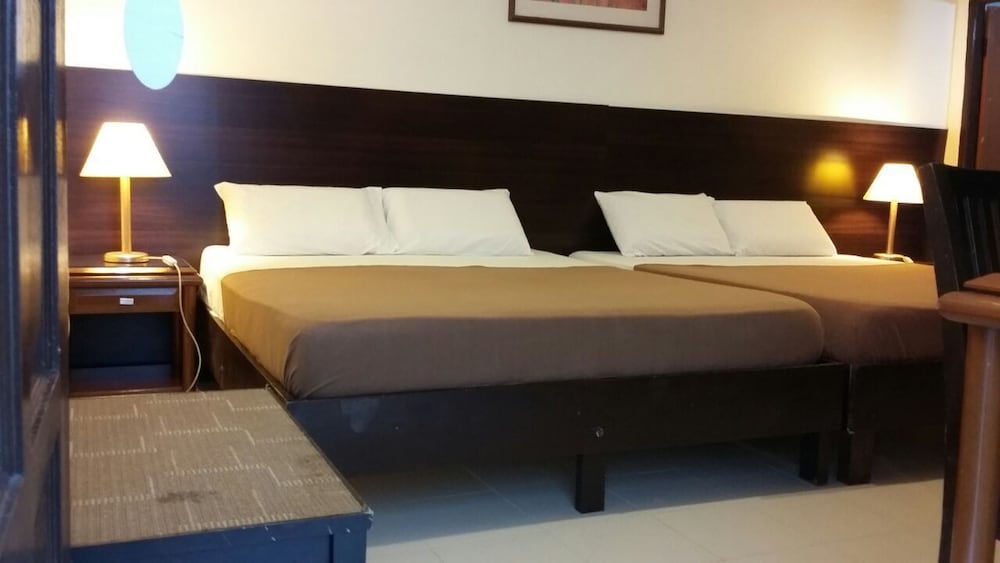 Superior AC Room Quad Sharing photo 1