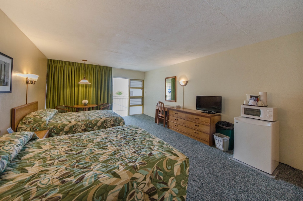Pool front motel (C-2)