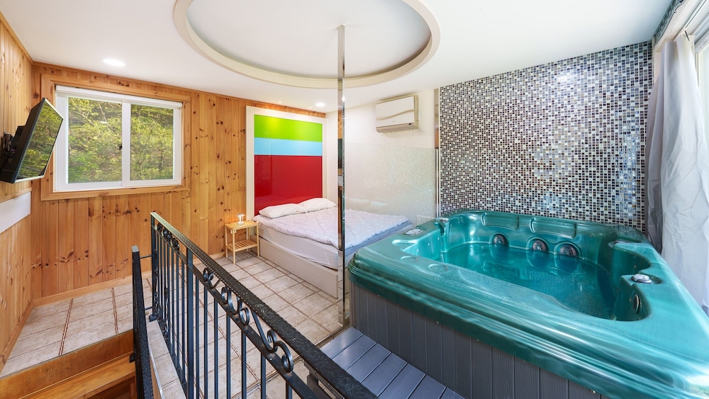 Basic Room, 1 Bedroom (A201 (Private BBQ / Duplex))