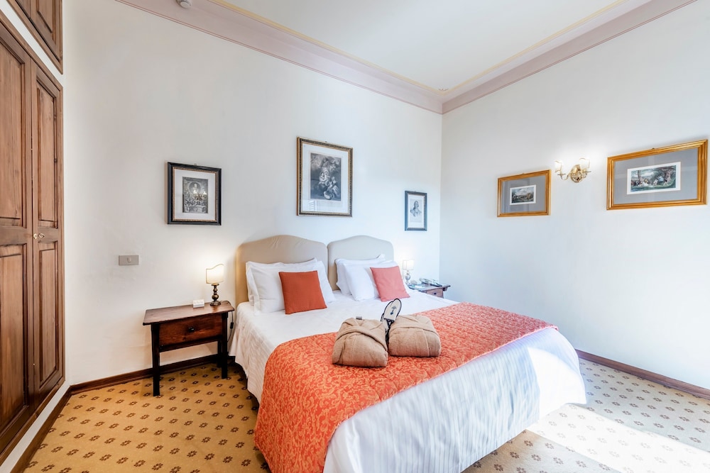 Manor House Balcony Suite - Photo 6