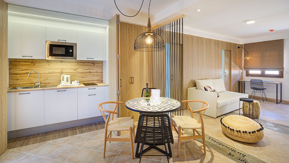Family Apartment (2 adults + 1 child)