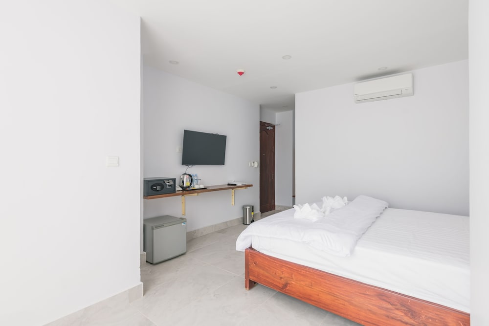 Front Double Room with Window photo 3