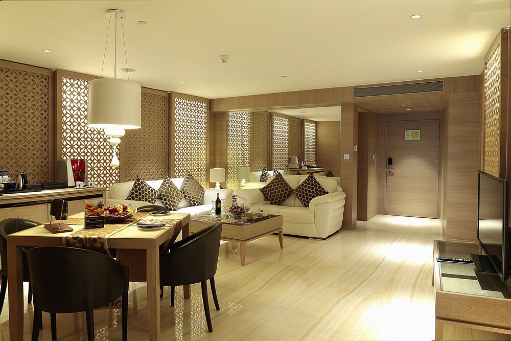 Neptune City View Suite with Bath Tub - King Bed photo 3
