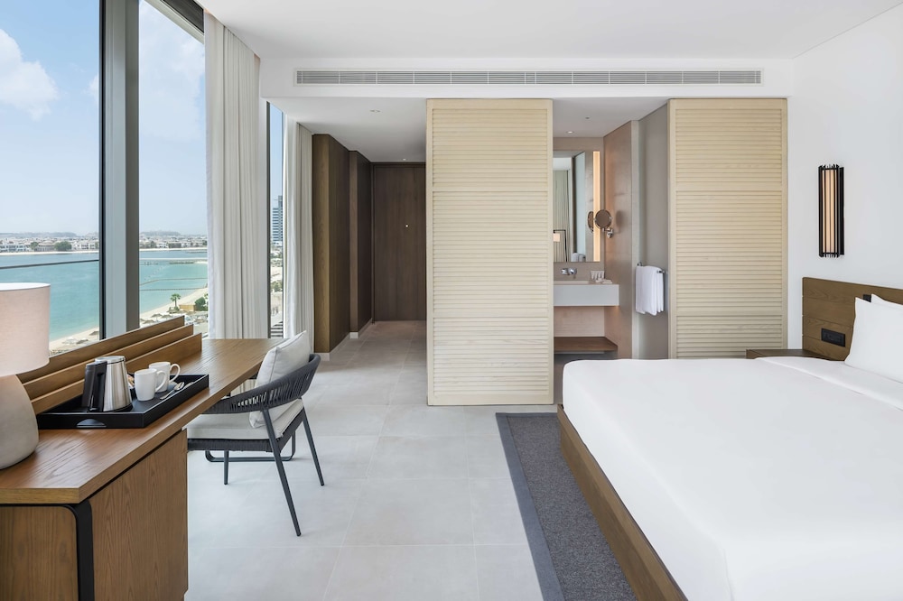Premium Room, Sea View, Corner thumbnail 6