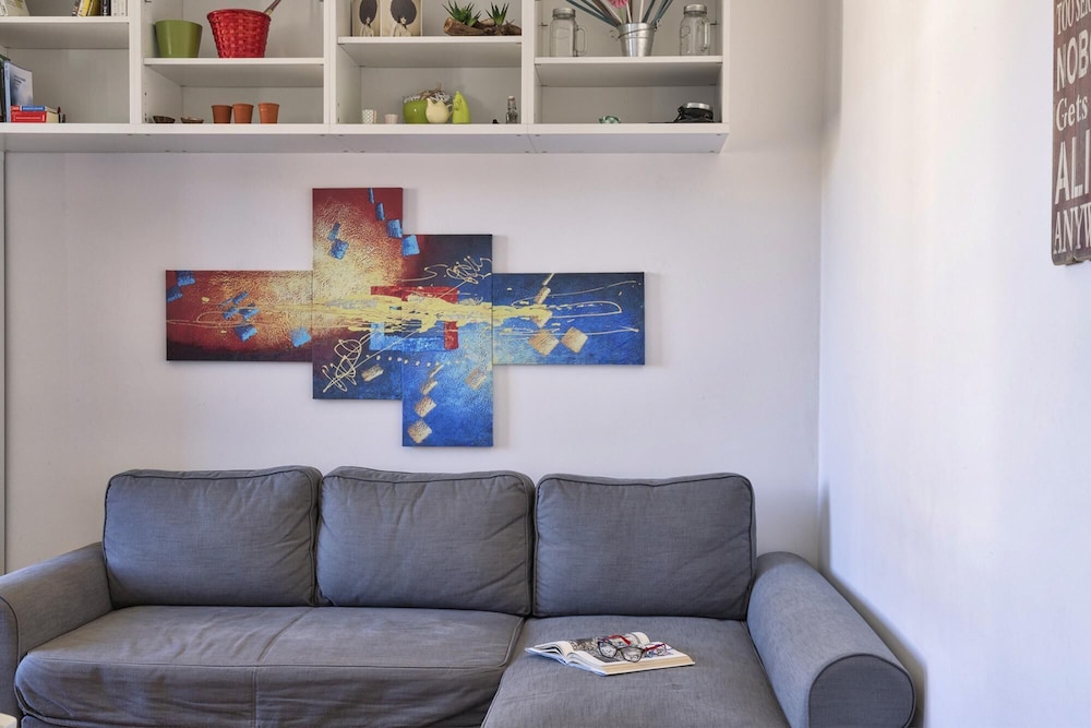 Apartment photo 1