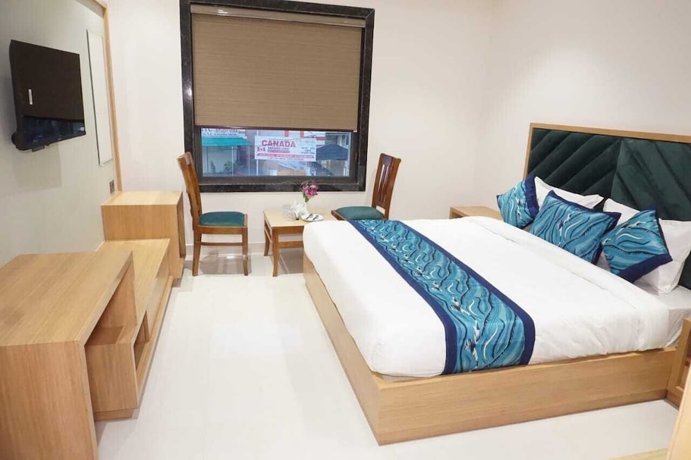 Deluxe Room - Photo 2