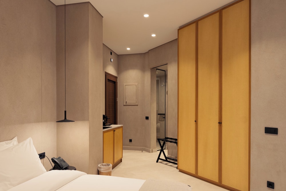 King Suite with 2 Bedrooms and Sea View