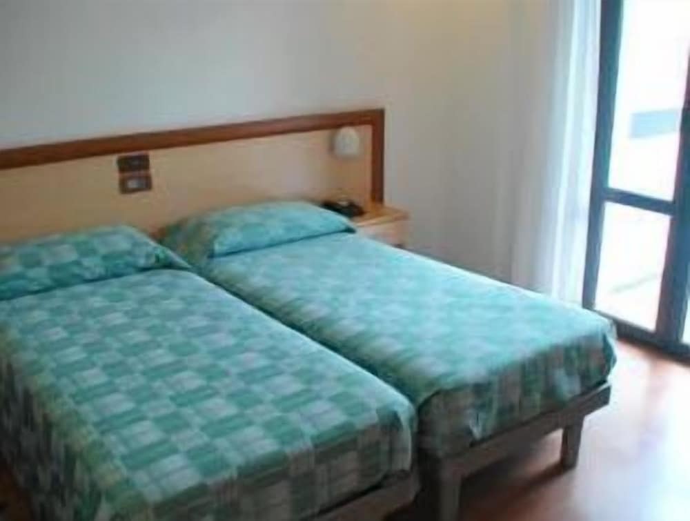 Economy Double Room Single Use photo 2