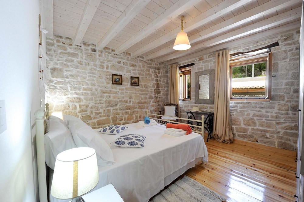 Villa photo 2