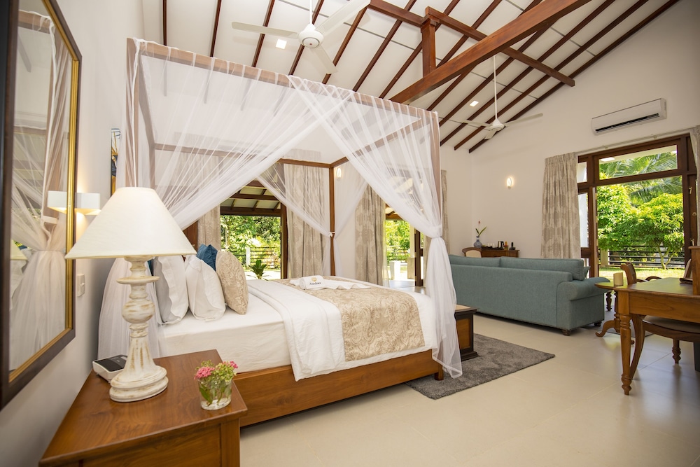 Royal Suite, 1 King Bed, Patio, Garden Area