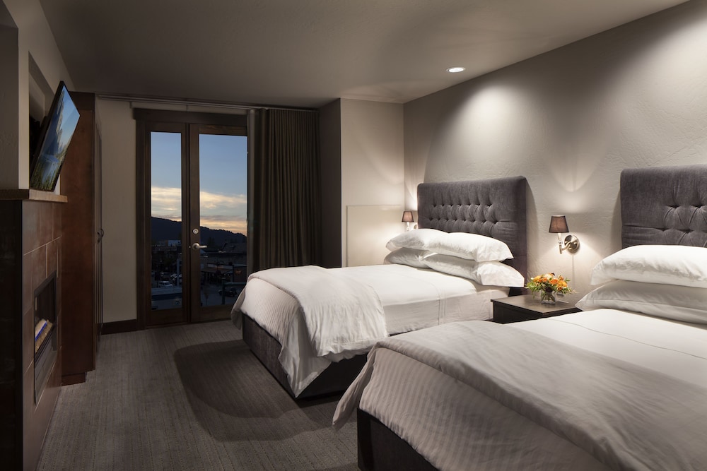 Deluxe Double Room, 2 Queen Beds, City View