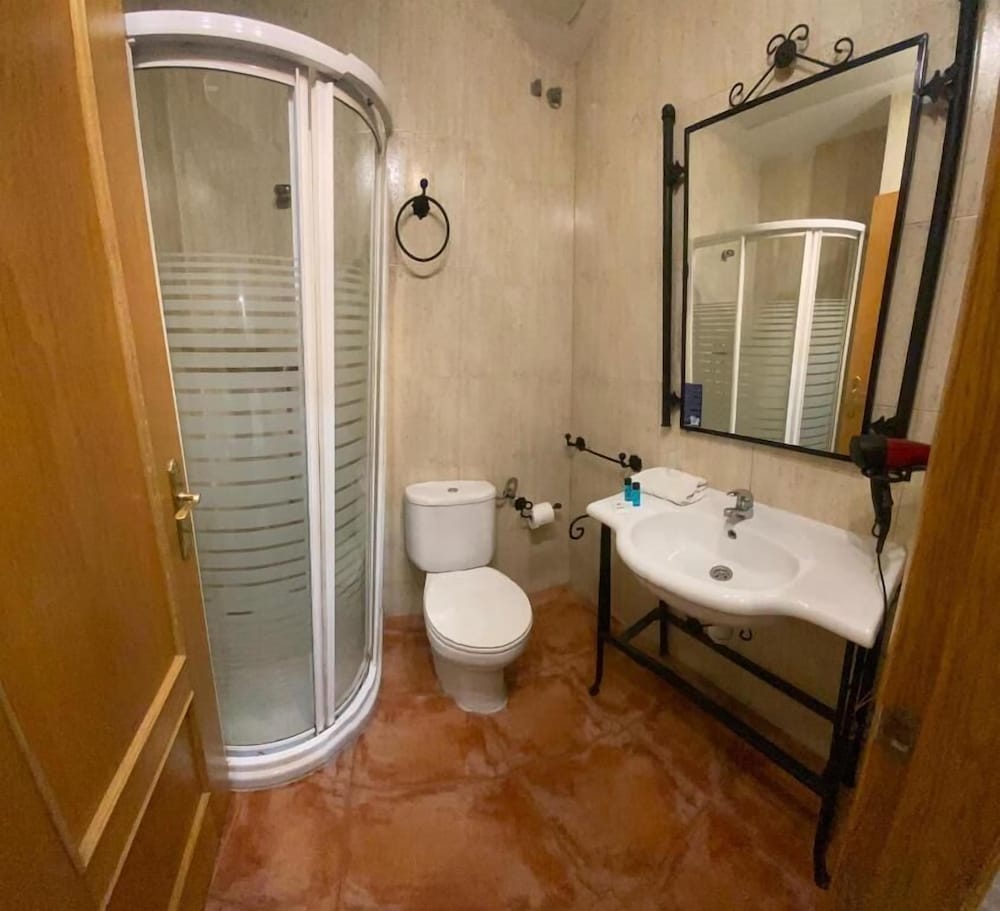 Economy Double Room - Photo 1