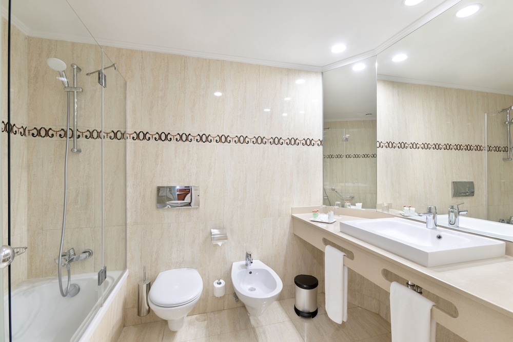 Standard Room, Balcony - Photo 5