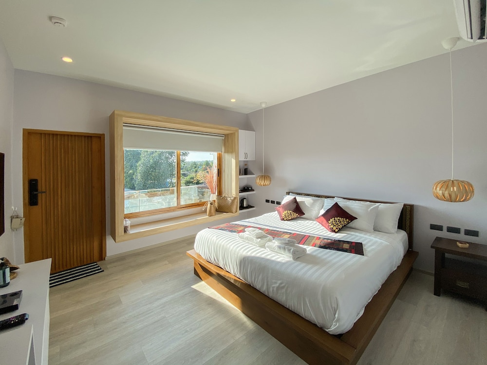 Chiang Mai Room (Free Drop Off to Airport)