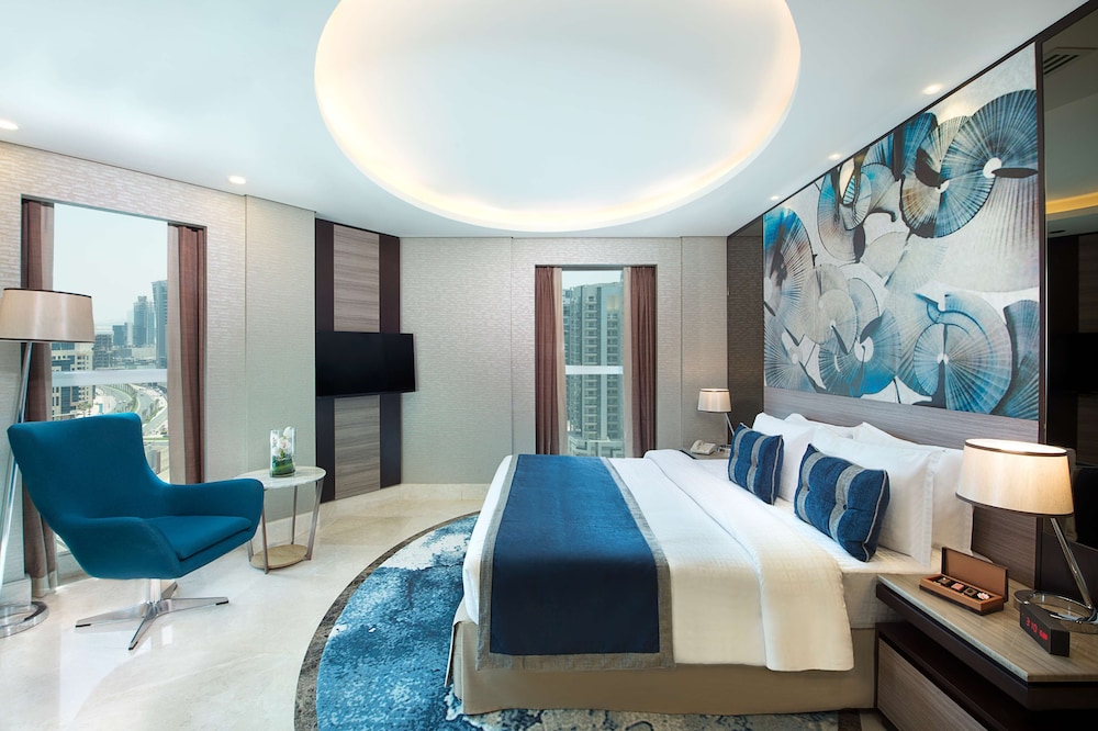 Executive Suite, 1 King Bed, Non Smoking, Balcony (View)