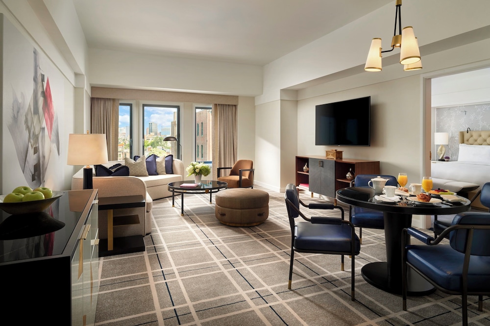 Suite, 1 King Bed (Residential) thumbnail 5