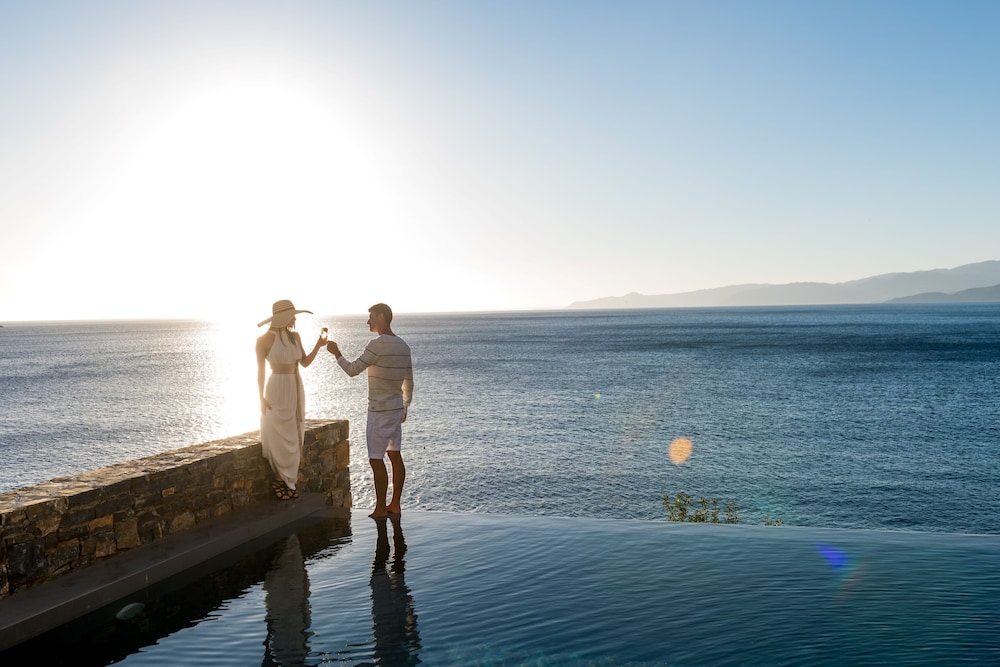 Deep Blue Bungalow Suite with Private Pool, Waterfront