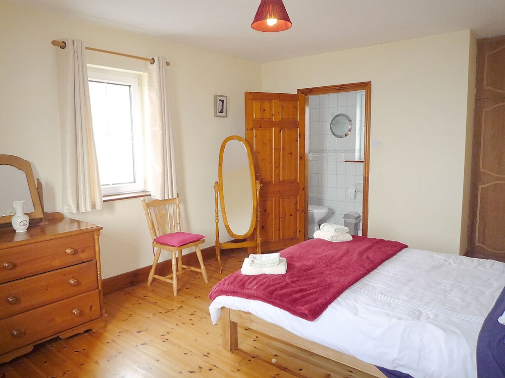 House, 3 Bedrooms, 2 Bathrooms, Sea Facing photo 2