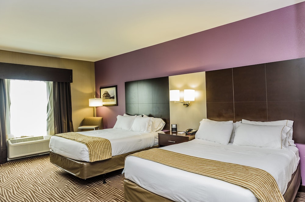 Standard Room, 2 Queen Beds (Extra Floor Space) photo 3