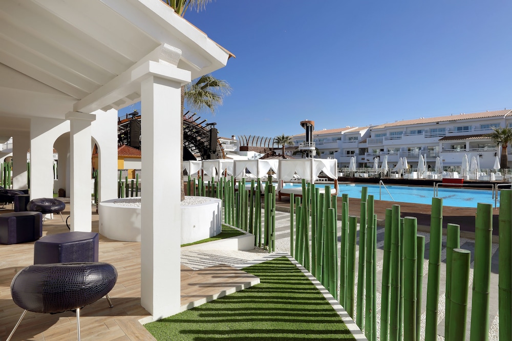 Superior Party All Night Long - Entrance To Ushuaia Club Included