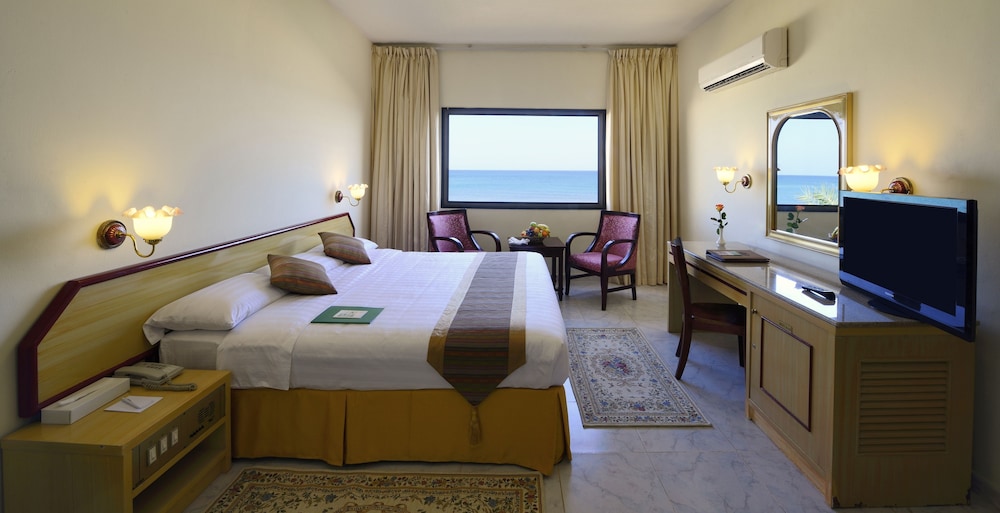 Superior Single Room, 1 Queen Bed, Beach View photo 3