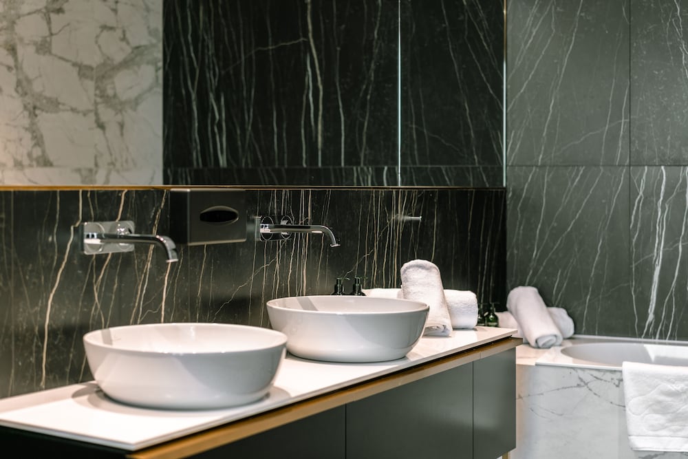 Luxury Suite - Photo 4