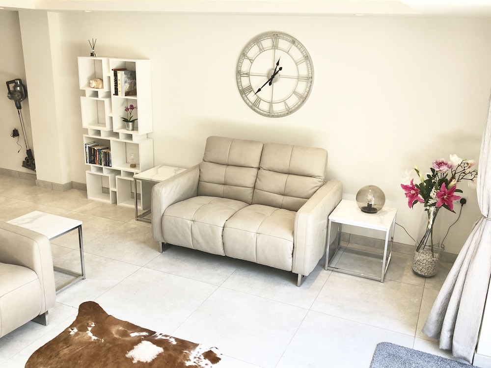 The Leat Apartment, 2 Bedroom, En-Suite photo 2