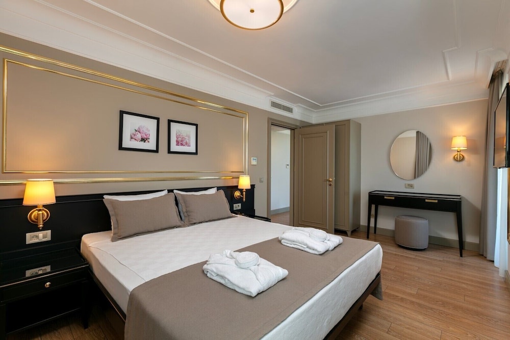 Family Suite with Sea View - Photo 7