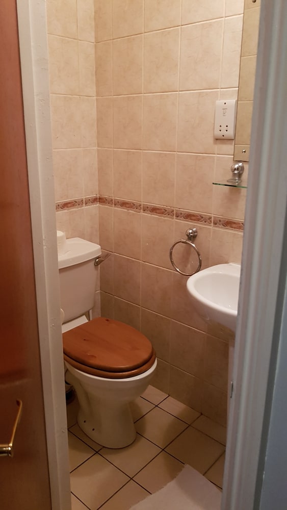 Double Room (1st floor rear) photo 2