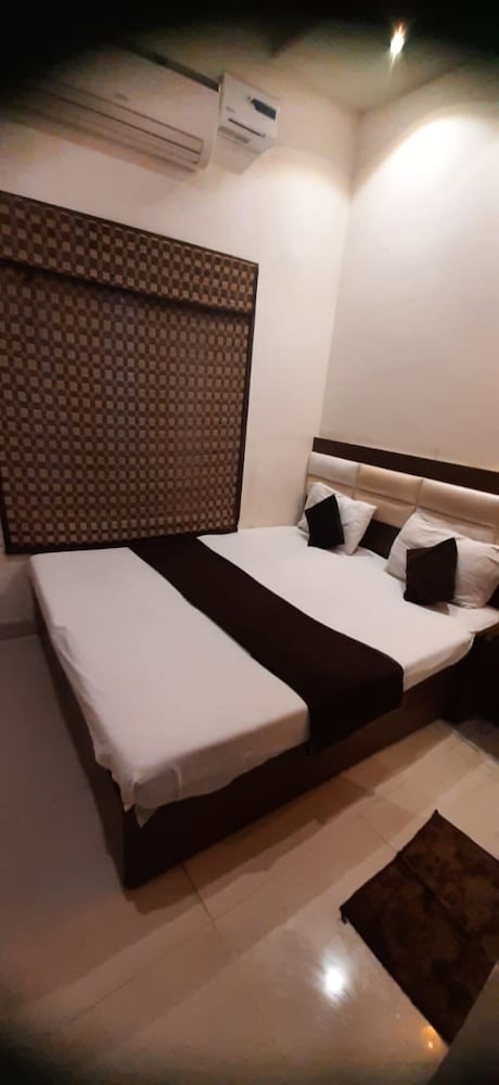 Deluxe Double Room, City View photo 3