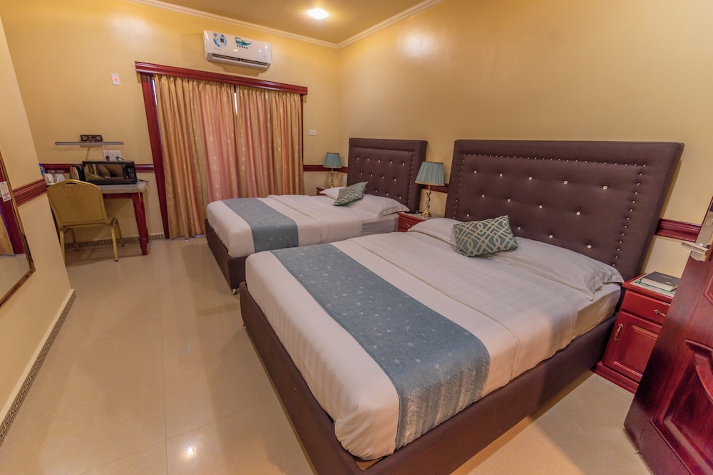 Double Room, 2 Queen Beds, Balcony, City View photo 1