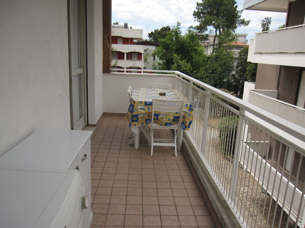 Apartment, 1 Bedroom, Balcony, Garden View photo 2