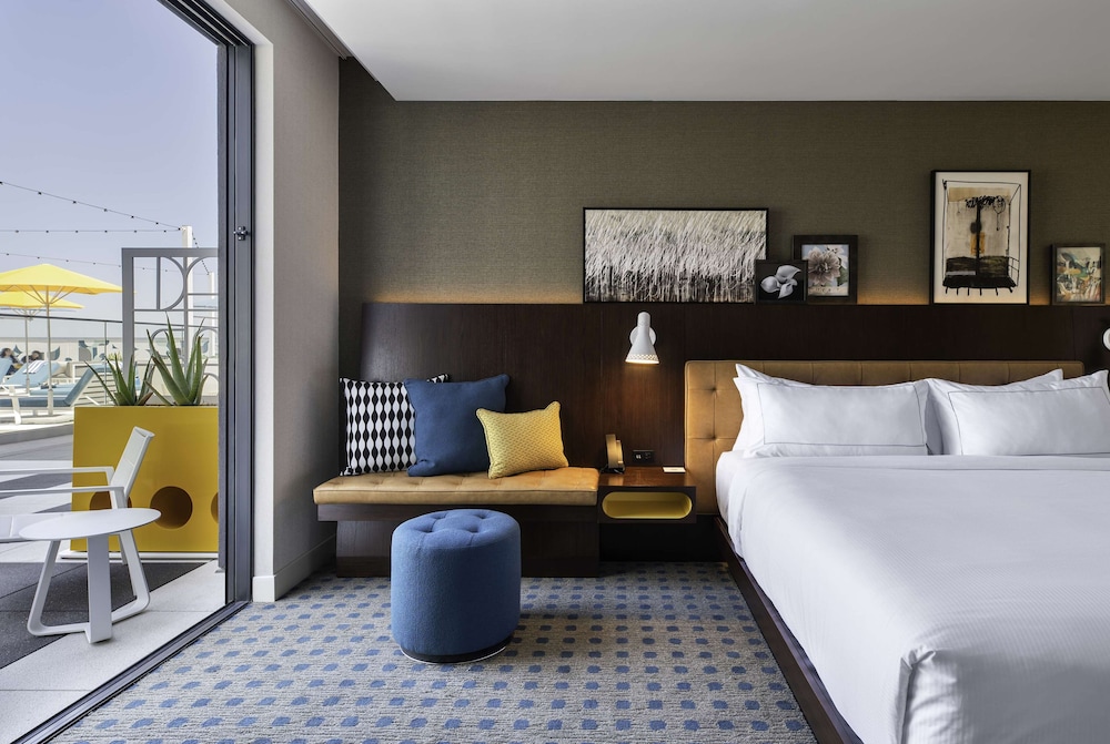 Room, 1 King Bed, Accessible, Bathtub (Pool Deck) - Photo 2